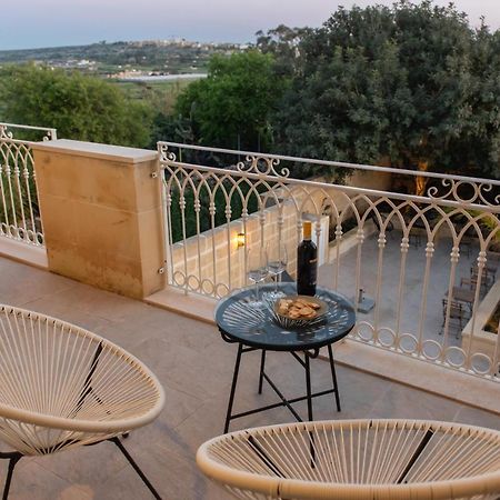 Bed and Breakfast The Carob Tree Victoria Exteriér fotografie